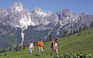 Wandern am Fuße der Bischofsmütze